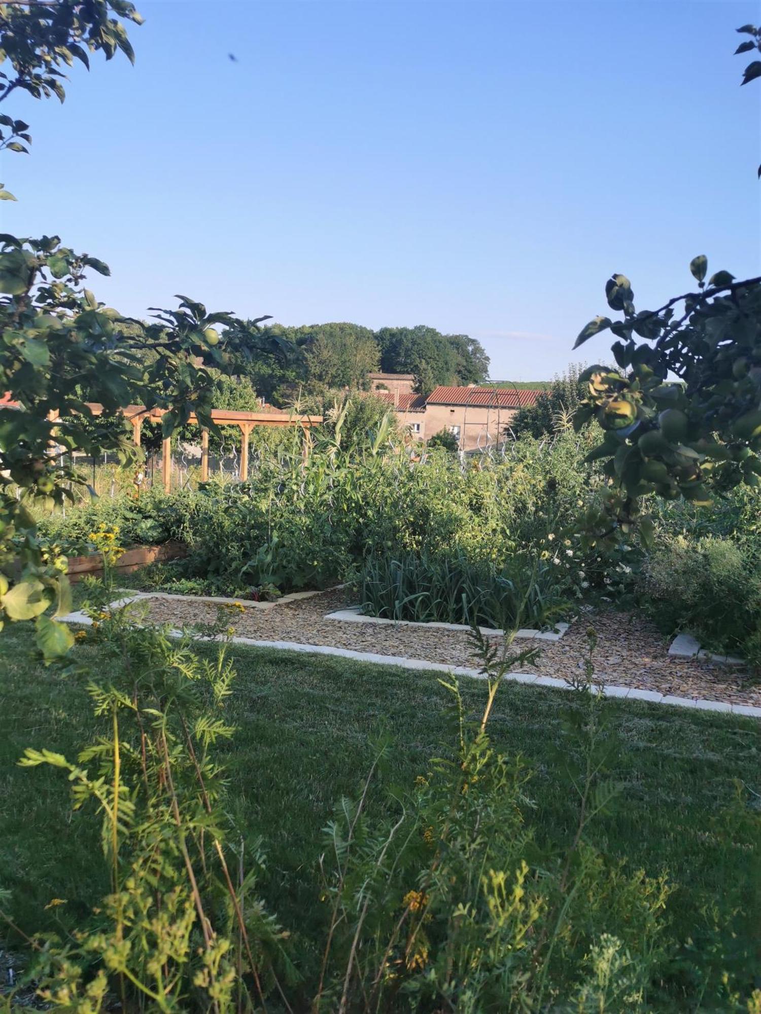 Bed and Breakfast Au Jardin Des Deux Roches Prisse Экстерьер фото